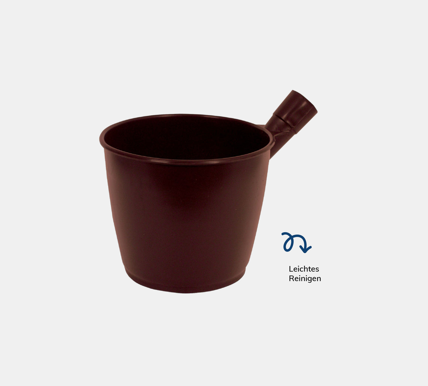 Schöpfeimer in braun auf grauem Hintergrund