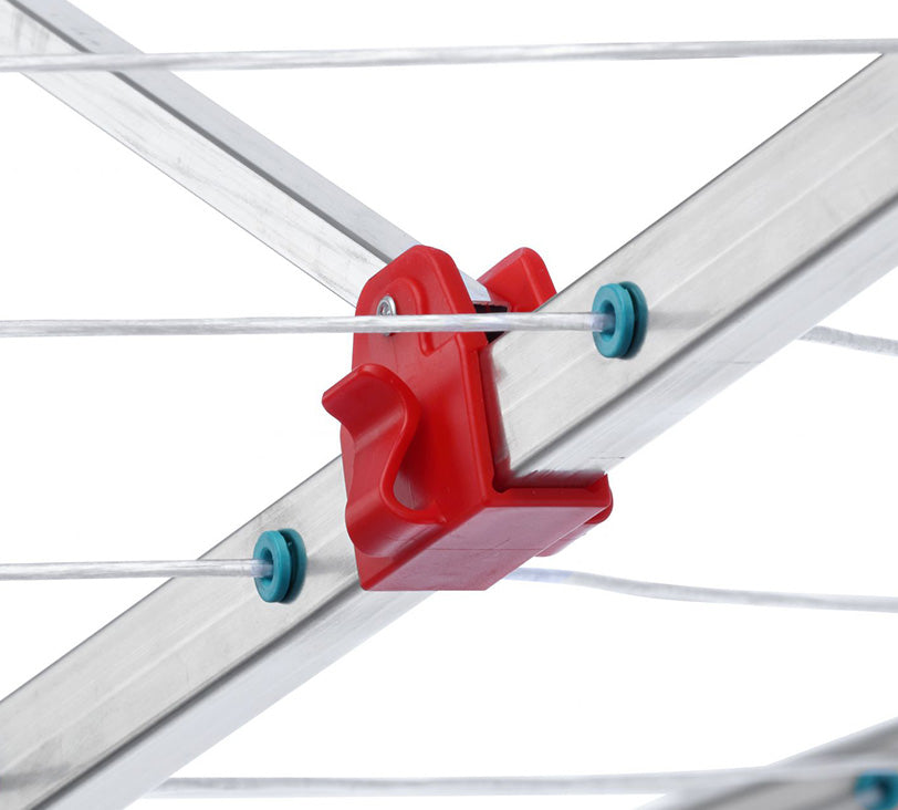 Detailansicht Kleiderbügelhaken an Wäschespinnenarm