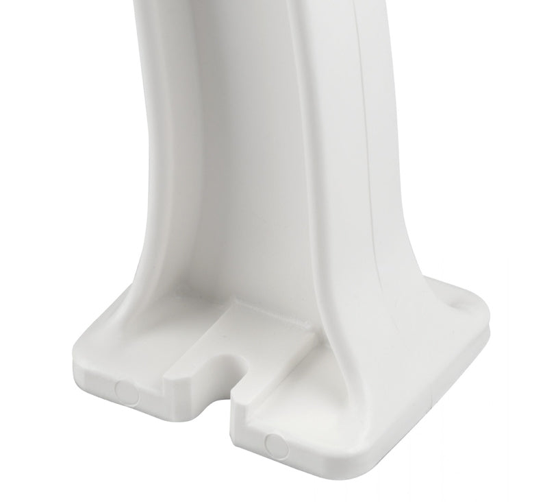 Detailansicht des Fußes der Bank "Sylt" auf weißem Hintergrund