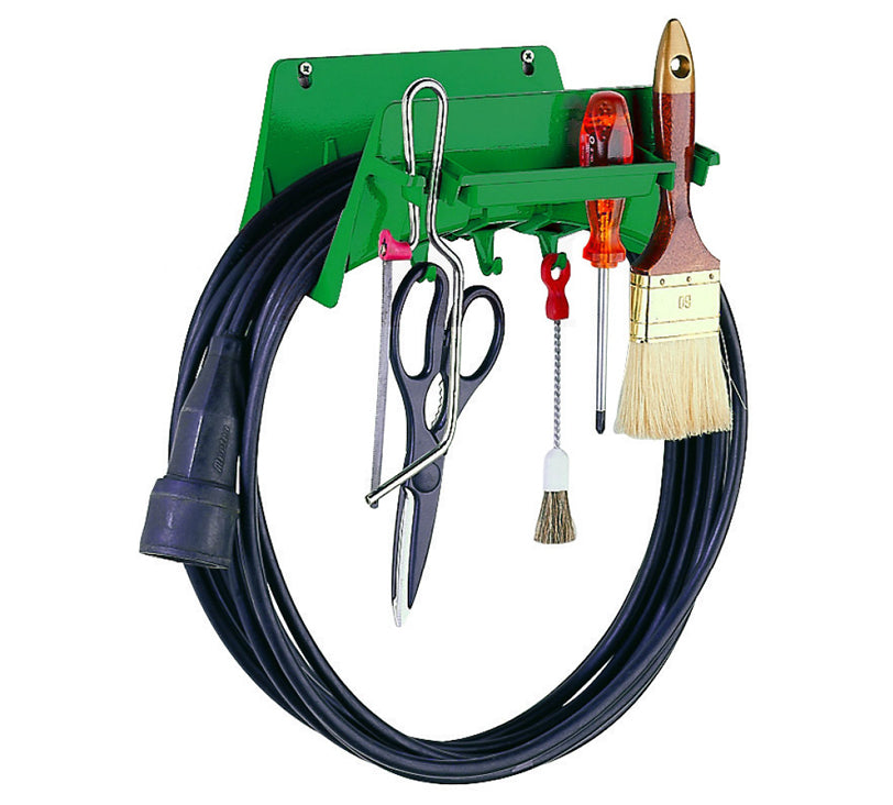 Multifunktionshalter  mit Kabel, Säge, Pinsel, Schraubendreher und Säge auf neutralem Hintergrund