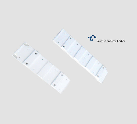 Ibiza Sitzlasche auf grauem Hintergrund 