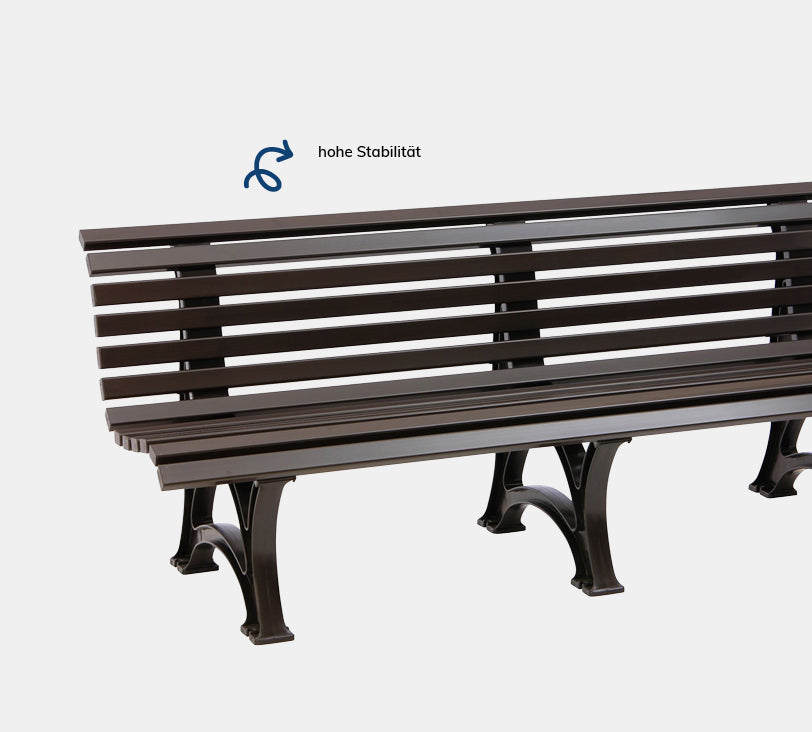 Borkum 4  Sitzer – Bank aus hochwertigem Kunststoff in schokoladenbraun mit Rückenlehne, platziert auf einem neutralgrauen Hintergrund