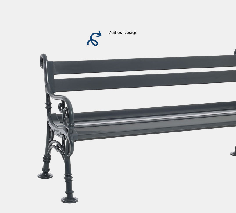 Linderhof  3 Sitzer – Bank aus hochwertigem Kunststoff in anthrazit mit Rückenlehne, platziert auf einem neutralgrauen Hintergrund