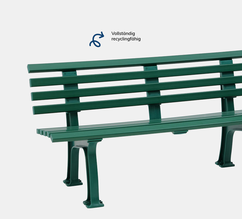 Sylt 3 Sitzer – Bank aus hochwertigem Kunststoff in Moosgrün mit Rückenlehne, platziert auf einem neutralgrauen Hintergrund