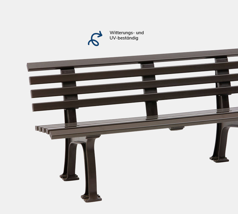 Sylt 3 Sitzer – Bank aus hochwertigem Kunststoff in Schokoladenbraun mit Rückenlehne, platziert auf einem neutralgrauen Hintergrund