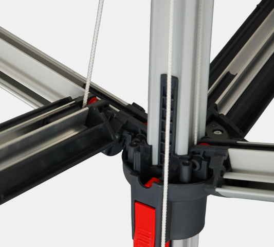 Generalüberholte Duomatic – Wäschespinne aus Aluminium mit 4 Leinenarmen, Nahansicht der Zugautomatik